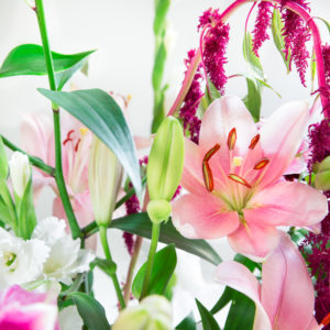 Lilien, Gladiolen und Fuchsschwanz